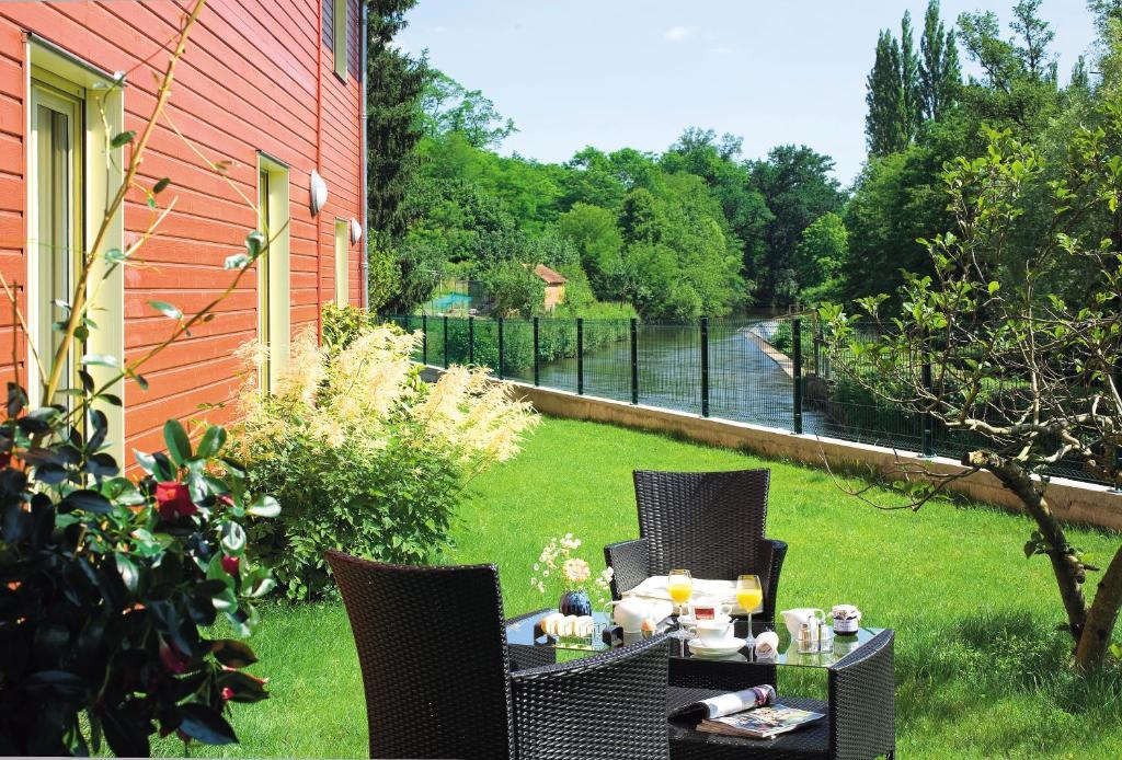 Auberge Du Moulin Marin Lapalisse Esterno foto